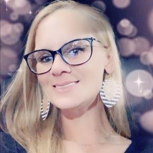 Meet your Posher, Lorie